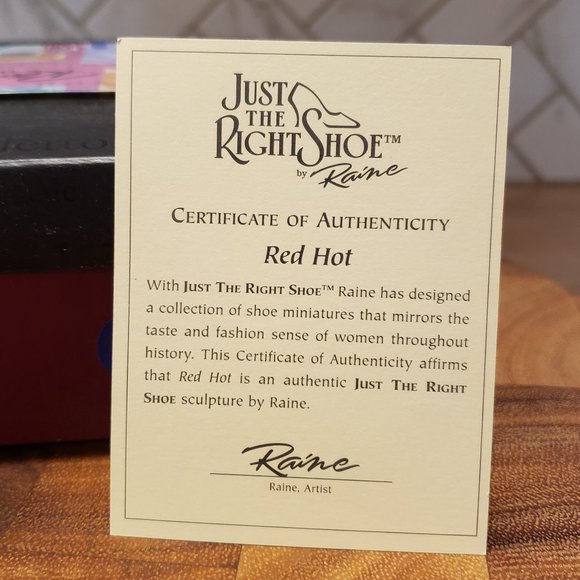 Just the Right Shoe, Red Hot, 25161, 2001 (retired 2003) - Picture 4 of 10